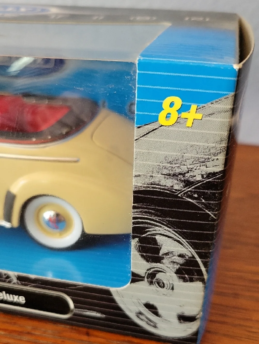 1941 Chevrolet Special Deluxe Die-Cast Convertible By Welly